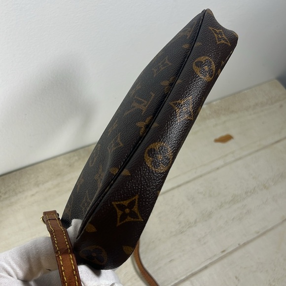 Louis Vuitton Pouch Bag Pochette Monogram - Picture 7 of 16